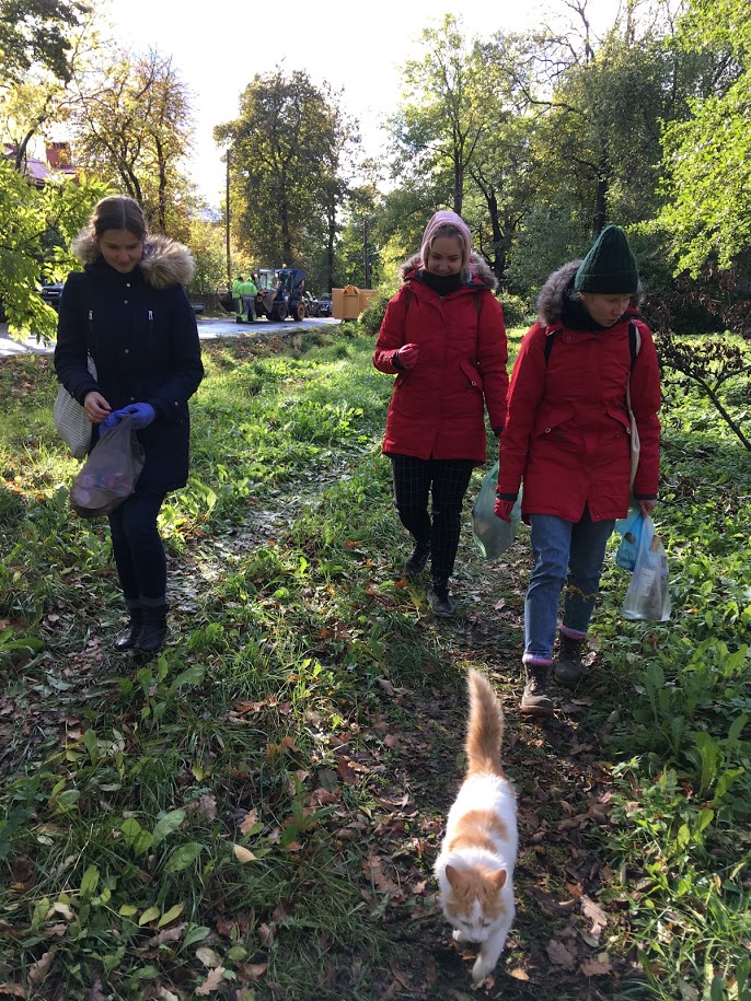 Katkisest lühtrist plastpudeliteni: noorte ettevõte ehib kliendid prügiga stiilseks