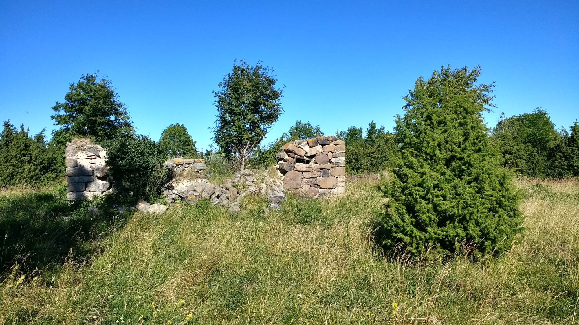 Jäljed kunagisest asustusest on veel nähtavad.