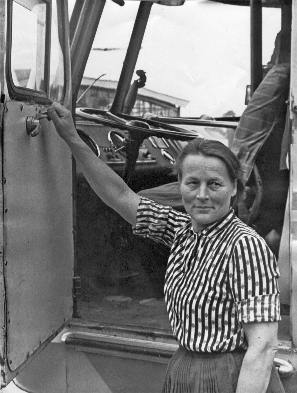 Elsa Pihelgas, Tallinna esimene naisbussijuht / TLT