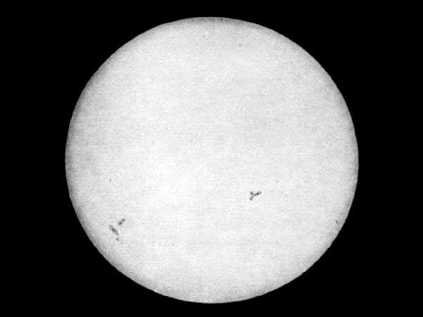 Hippolyte Fizeau, Léon Foucault foto Päikesest (time.com/3807904/first-photograph-of-the-sun/, avalik omand, commons.wikimedia.org/w/index.php?curid=52176374)