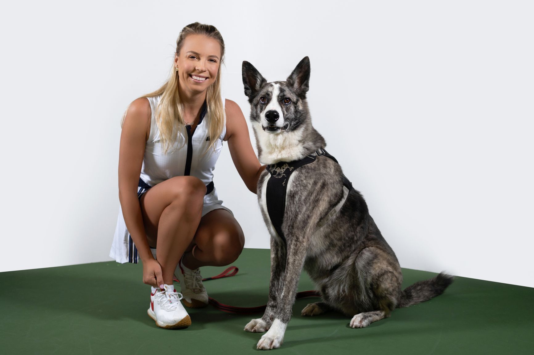 Anett Kontaveit koeraga, koer paremal / Maria Roosaare