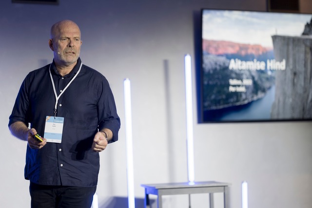 Per Isdal konverentsil Aitamise hind” (2023). Foto: Tanel Murd