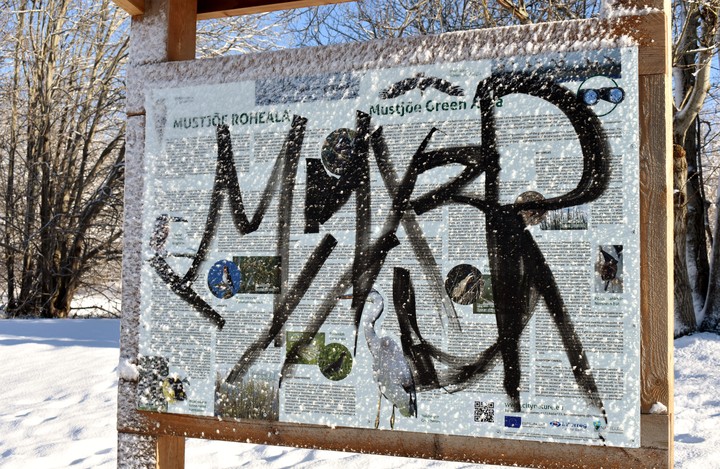Vandalism Mustjõe linnuvaatlustorni juures