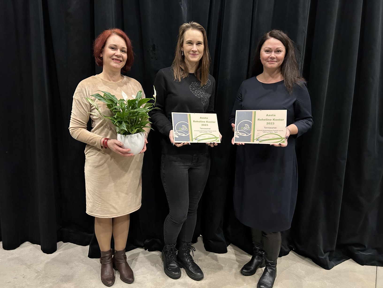 Foto: Rohelise kontori aastalõpuüritus: SEI Tallinna vanemekspert Evelin Piirsalu, Terviseameti vaneminspektor Pilleriin Kalmus, Eesti Keskkonnajuhtimise Assotsiatsiooni esimees Ingrid Lai / Pressifoto