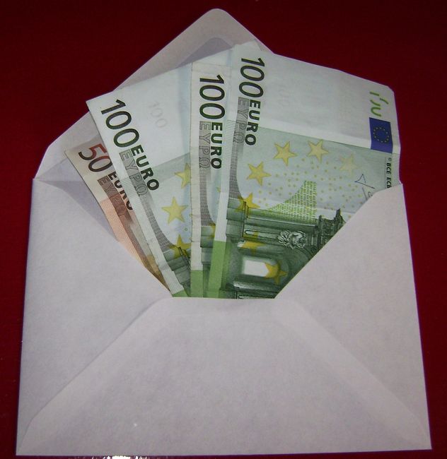 Raha, eurod ümbrikus